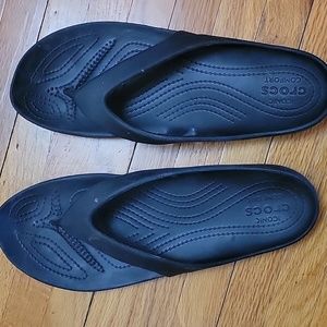 Crocs Women's black sandals flip flops